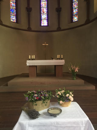Bild vom Altarraum beim Queergottesdienst am 19. August 2018